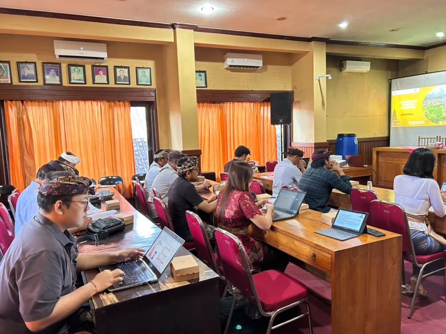 Sosialisasi dan Literasi Statistik yang diselenggarakan oleh Badan Pusat Statistik (BPS) Kabupaten Gianyar di Kantor Desa Kemenuh