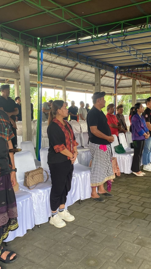 Partisipasi Kepala Desa Kemenuh dalam kegiatan Pemeriksaan gratis untuk warga, donor darah, bina desa, serta apotik cilik diterapkan dalam kegiatan kali ini